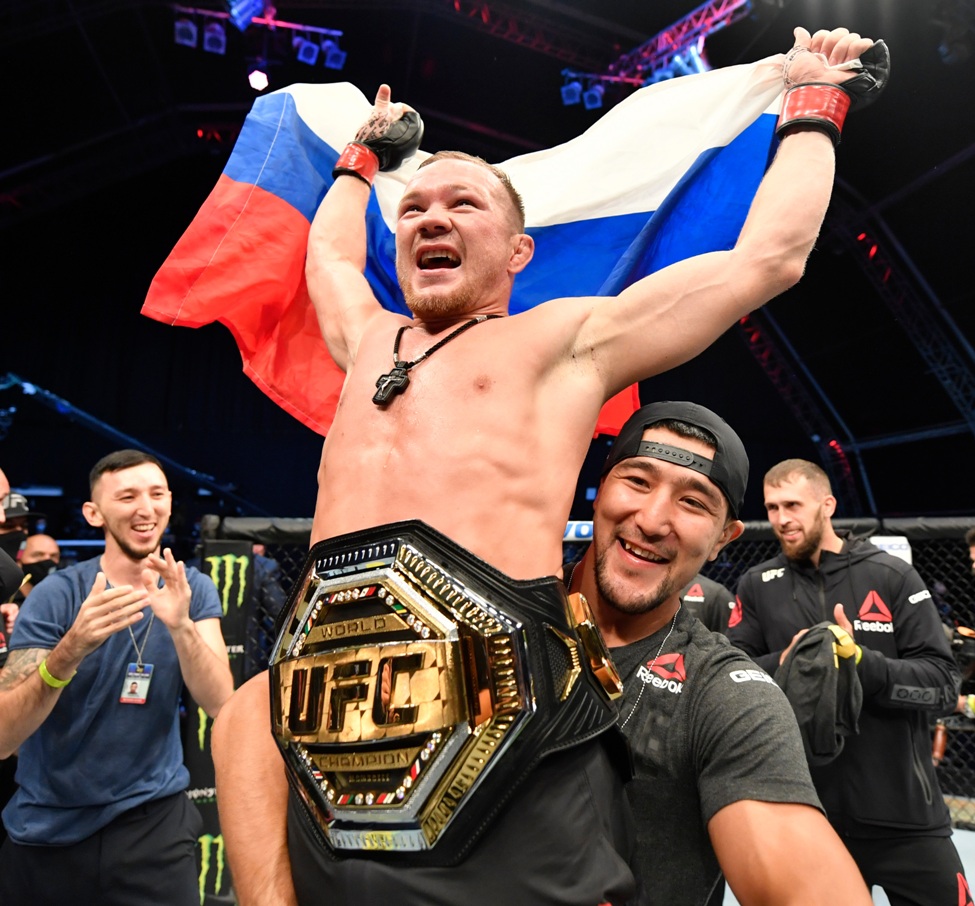 Петр Ян стал чемпионом UFC в легчайшем весе (видео)